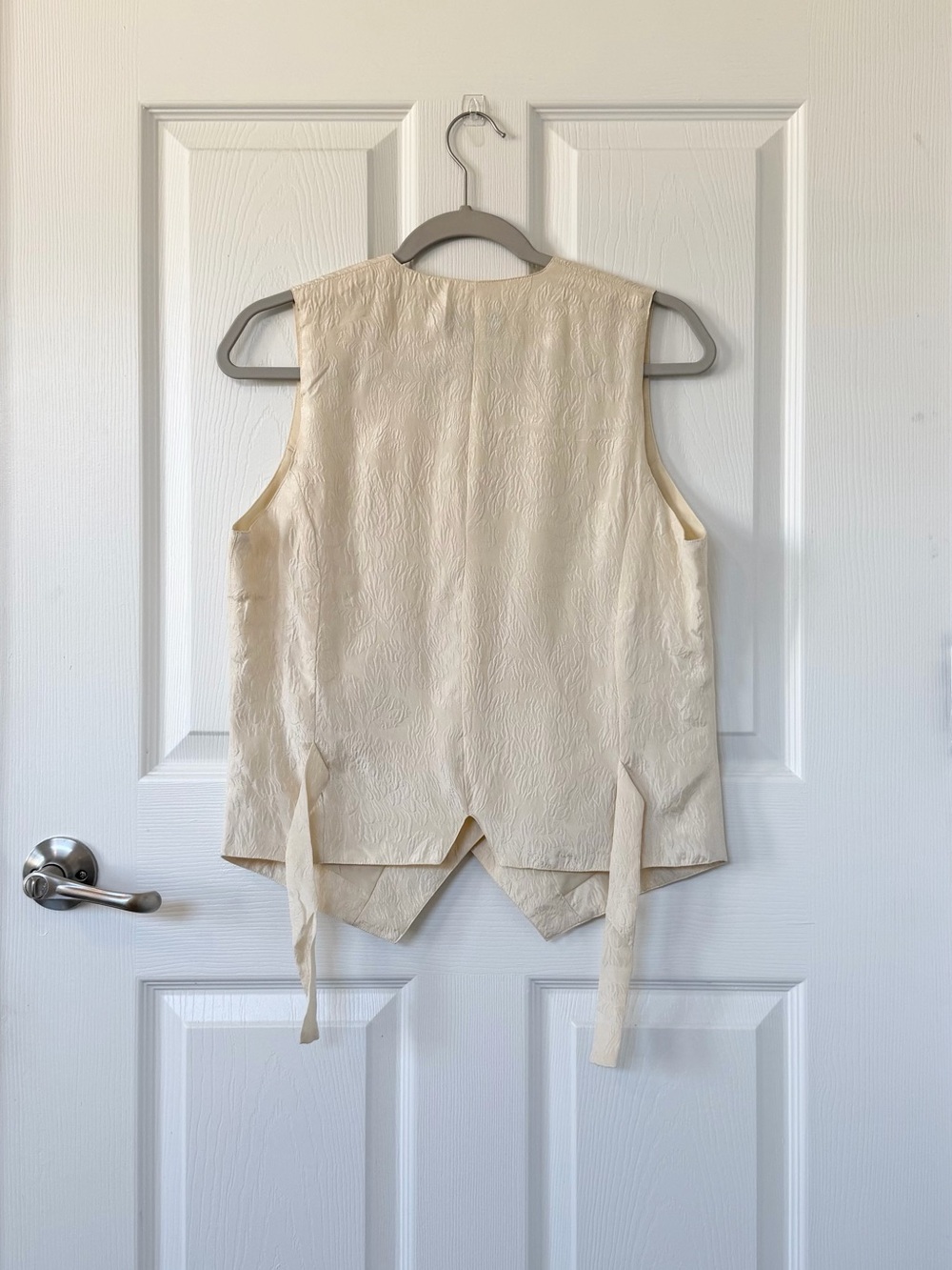 90’s Vintage 100% Silk Floral Jacquard Vest with Fabric Buttons and Tie Back - Picture 2 of 7